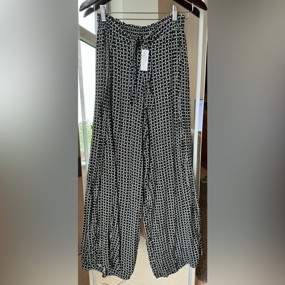 [CLEARANCE/Send Offers] LA VIE EN ROSE WRAP-AROUND CRINKLE PANTS - BNWT! - Picture 3 of 10